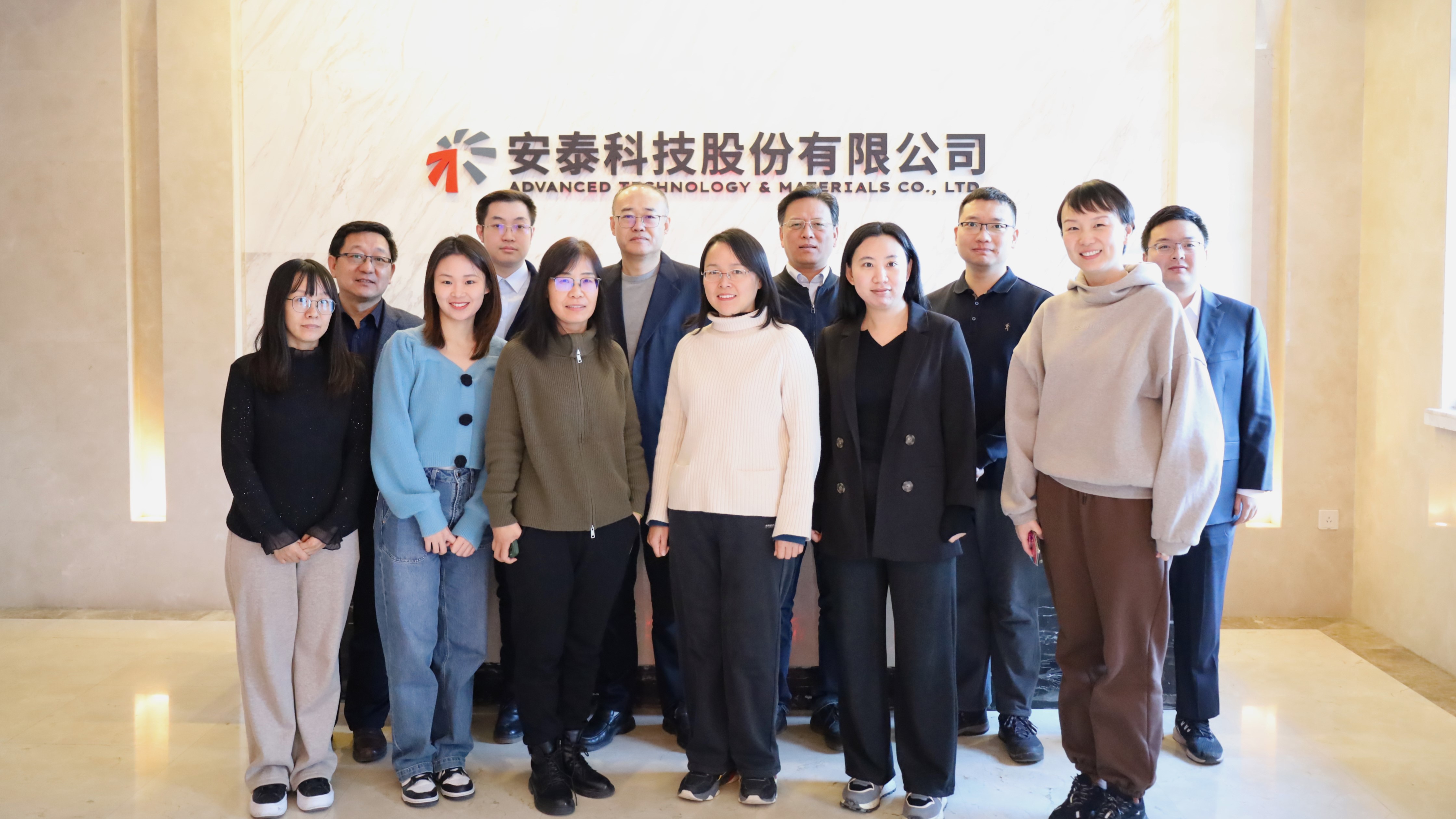 04優(yōu)秀班組-公司司庫工作組.jpg 04優(yōu)秀班組-公司司庫工作組.jpg